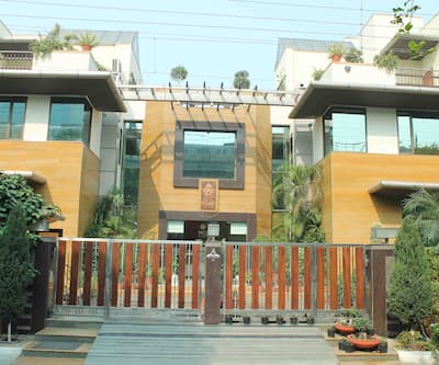 https://imgcld.yatra.com/ytimages/image/upload/t_hotel_yatra_city_desktop/v1421838569/Domestic Hotels/Hotels_Gurgaon/Sona South City/Overview.jpg